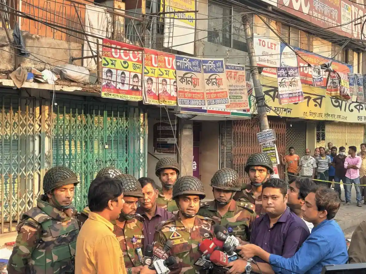 সাইন্সল্যাবে ভবন বিস্ফোরণের ঘটনাস্থলে সেনাবাহিনী ও পুলিশ. Channel i News - চ্যানেল আই নিউজ