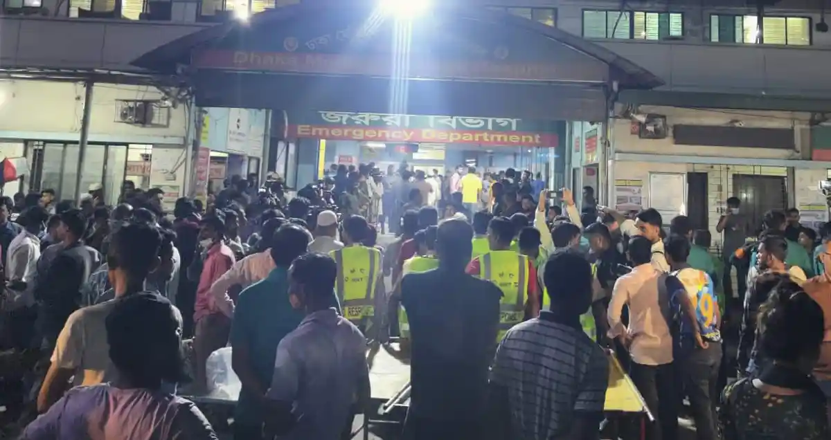 গুলিস্তান বিস্ফোরণের পর ঢাকা মেডিক্যালের মর্গে লাশের সারি. Channel i News - চ্যানেল আই নিউজ