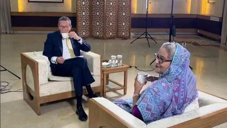 প্রধানমন্ত্রী ও একজন অতিথির সাক্ষাৎকারের দৃশ্য. Channel i News - চ্যানেল আই নিউজ