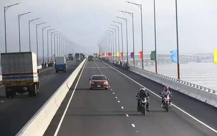 পদ্মা সেতুতে মোটরসাইকেল ও যানবাহনের চলাচল, শান্তিপূর্ণ পরিবেশ. Channel i News - চ্যানেল আই নিউজ