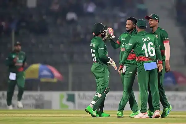 বাংলাদেশ ক্রিকেট দলের খেলোয়াড়রা মাঠে উল্লাসে মেতে উঠেছে. Channel i News - চ্যানেল আই নিউজ