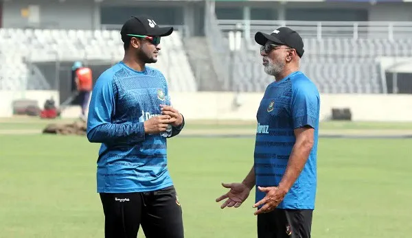 সাকিব আল হাসান ও কোচের মধ্যে আলোচনা, ক্রিকেট অনুশীলন মাঠে. Channel i News - চ্যানেল আই নিউজ