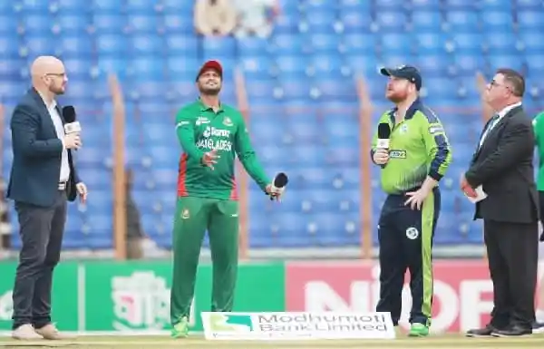 বাংলাদেশ ক্রিকেট দলের ক্রিকেটাররা মাঠে সাক্ষাৎকারে অংশ নিচ্ছেন।. Channel i News - চ্যানেল আই নিউজ