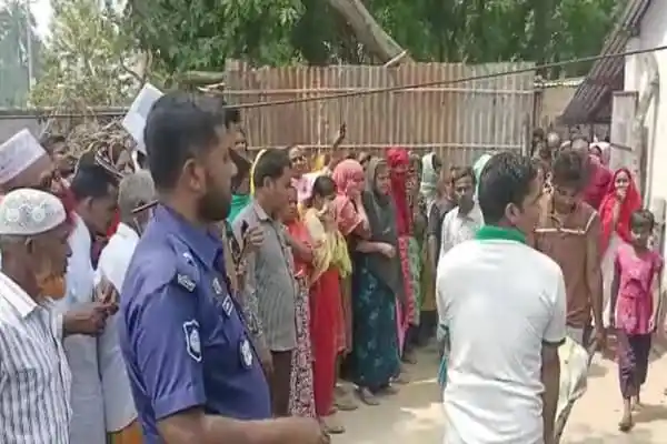 দুর্ঘটনা স্থান ও নিহতের পরিবারের সদস্যরা উপস্থিত. Channel i News - চ্যানেল আই নিউজ