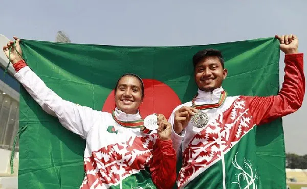 বাংলাদেশের আর্চাররা সোনা জয় করে পুরস্কার গ্রহণ করছে. Channel i News - চ্যানেল আই নিউজ