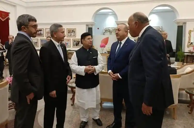 বাংলাদেশের পররাষ্ট্রমন্ত্রী মোমেনের সঙ্গে বৈঠকে অংশগ্রহণকারী কর্মকর্তারা. Channel i News - চ্যানেল আই নিউজ