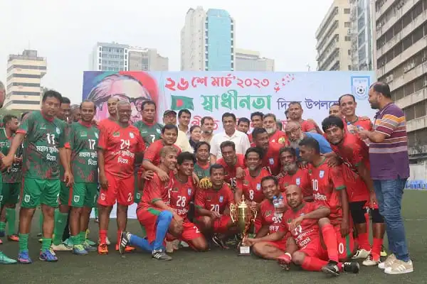 বাংলাদেশের সাবেক ফুটবল খেলোয়াড়রা স্বাধীনতা দিবস উপলক্ষে একত্রিত হয়েছে. Channel i News - চ্যানেল আই নিউজ