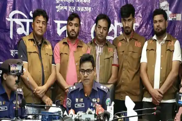 নোয়াখালীতে ছিনতায়ে বাধা দেয়ায় ব্যবসায়ী খুনের ঘটনায় পুলিশ ও তদন্তকারীরা. Channel i News - চ্যানেল আই নিউজ