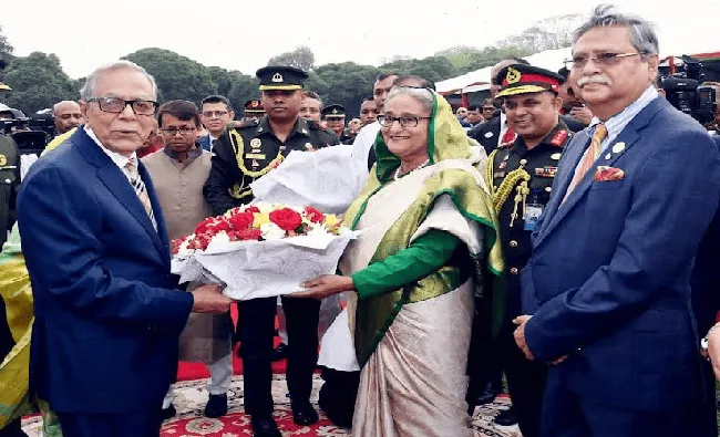 প্রধানমন্ত্রী স্বাধীনতা দিবসে রাষ্ট্রপতির সংবর্ধনায় অংশগ্রহণ করছেন. Channel i News - চ্যানেল আই নিউজ