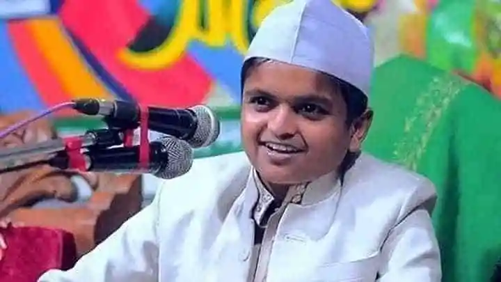 ছোট মুসল্লি বক্তৃতা দিচ্ছে, ইসলামি অনুষ্ঠানে অংশগ্রহণ. Channel i News - চ্যানেল আই নিউজ
