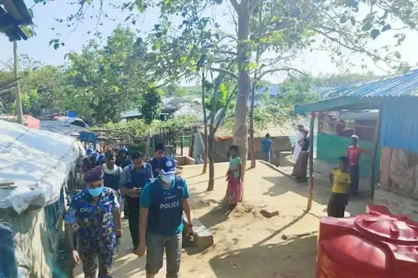 রোহিঙ্গা ক্যাম্পে নিরাপত্তা বাহিনী ও স্থানীয়রা উপস্থিত. Channel i News - চ্যানেল আই নিউজ