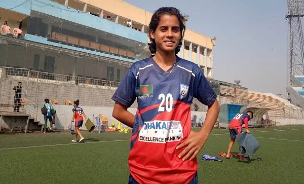 বাংলাদেশ নারী ফুটবল দলের খেলোয়াড় সামসুন্নাহার মাঠে প্রস্তুত. Channel i News - চ্যানেল আই নিউজ