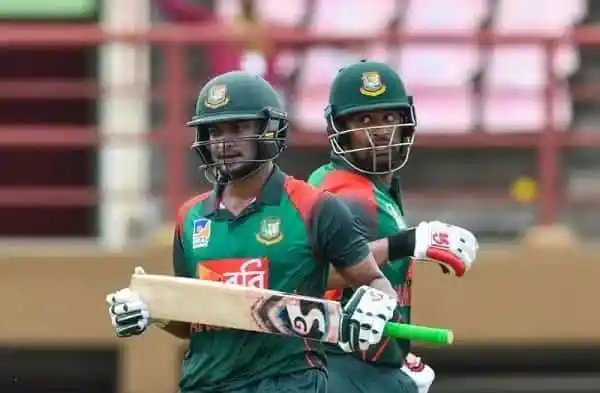 বাংলাদেশ ক্রিকেটার সাকিব ও তামিম মাঠে ব্যাটিং করছেন. Channel i News - চ্যানেল আই নিউজ