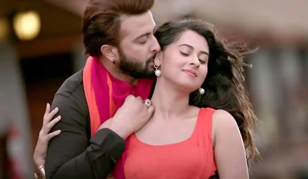 শাকিব খান ও বুবলী প্রেমের দৃশ্যে, সিনেমার সেটে. Channel i News - চ্যানেল আই নিউজ