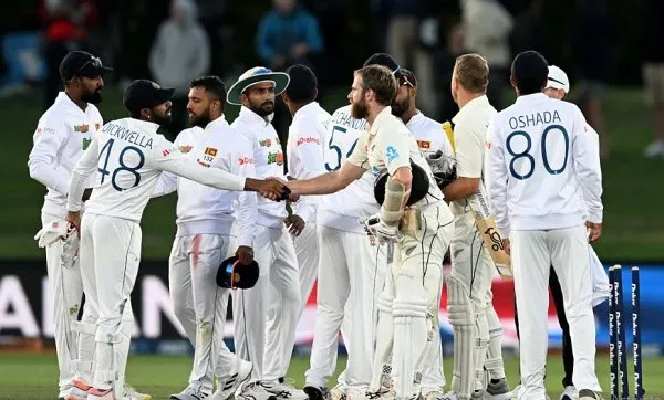 নিউজিল্যান্ড ক্রিকেটাররা একে অপরের সাথে শুভেচ্ছা বিনিময় করছে. Channel i News - চ্যানেল আই নিউজ