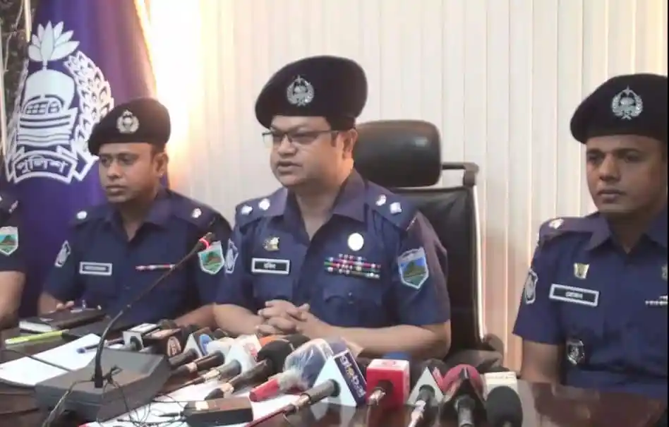 বাংলাদেশ পুলিশ কর্মকর্তাদের প্রেস ব্রিফিং, কাউন্সিলর হত্যা মামলার তদন্তের অগ্রগতি. Channel i News - চ্যানেল আই নিউজ