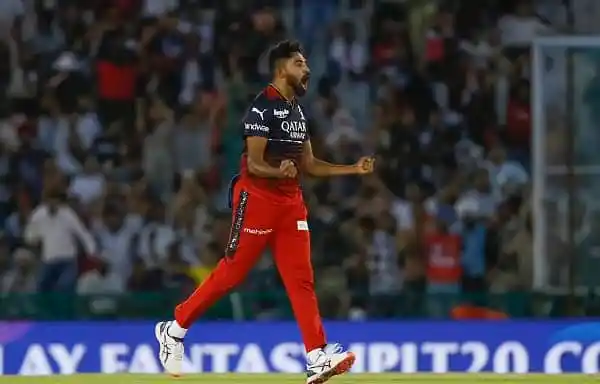 ক্রিকেটার মাঠে জয় উদযাপন করছে, দর্শকরা দর্শকাসনে. Channel i News - চ্যানেল আই নিউজ