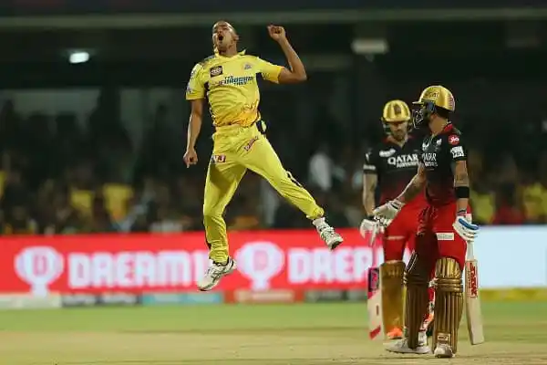 ম্যাক্সওয়েলের ঝড়ো ফিফটি, বেঙ্গালোরের ক্রিকেট ম্যাচ. Channel i News - চ্যানেল আই নিউজ