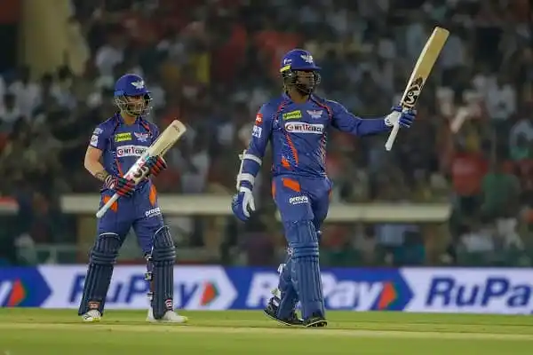 বাংলাদেশ ক্রিকেটাররা মাঠে ব্যাট হাতে, আন্তর্জাতিক ক্রিকেট ম্যাচ. Channel i News - চ্যানেল আই নিউজ