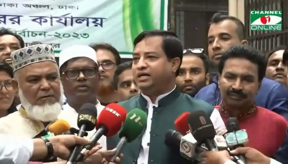 জাহাঙ্গীর নৌকার বিরুদ্ধে নয়, আজমত উল্লার সমর্থনে বক্তব্য দিচ্ছেন. Channel i News - চ্যানেল আই নিউজ