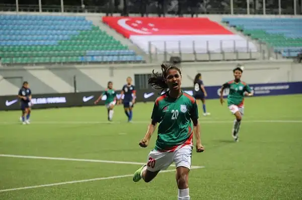 বাংলাদেশ নারী ফুটবল দলের খেলোয়াড় গোল করে আনন্দিত. Channel i News - চ্যানেল আই নিউজ