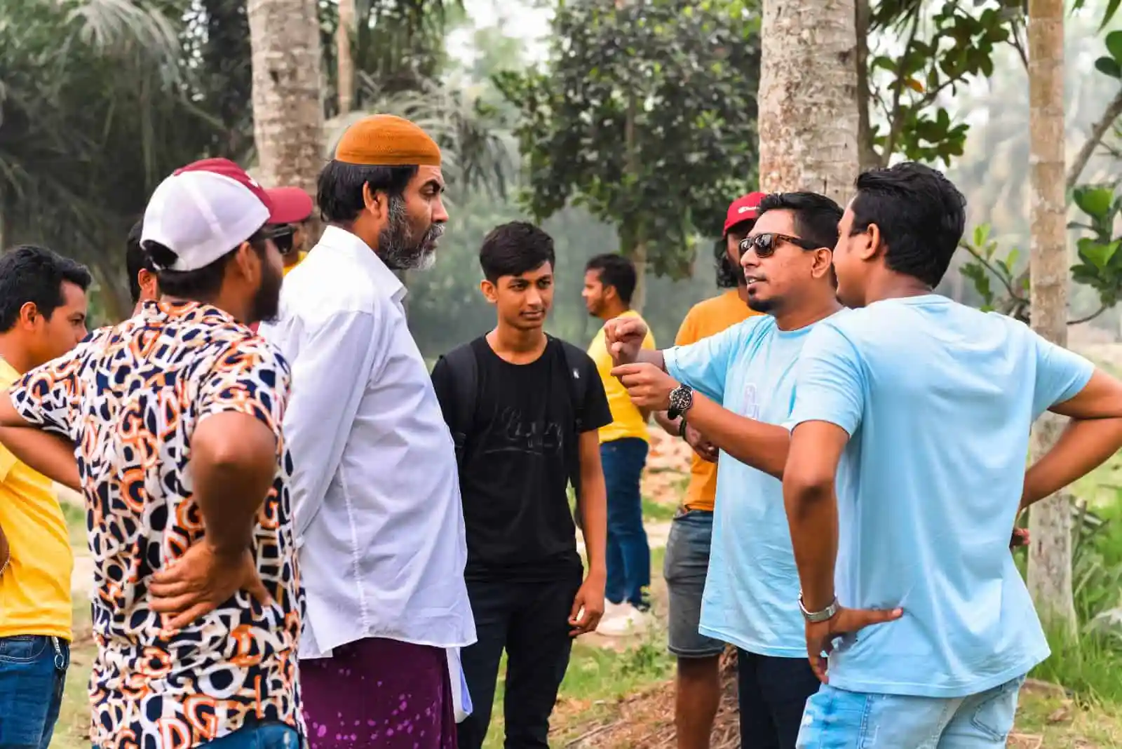 জনপ্রিয় ব্যক্তিত্বের সাথে যুবকদের আলোচনা, outdoor setting. Channel i News - চ্যানেল আই নিউজ