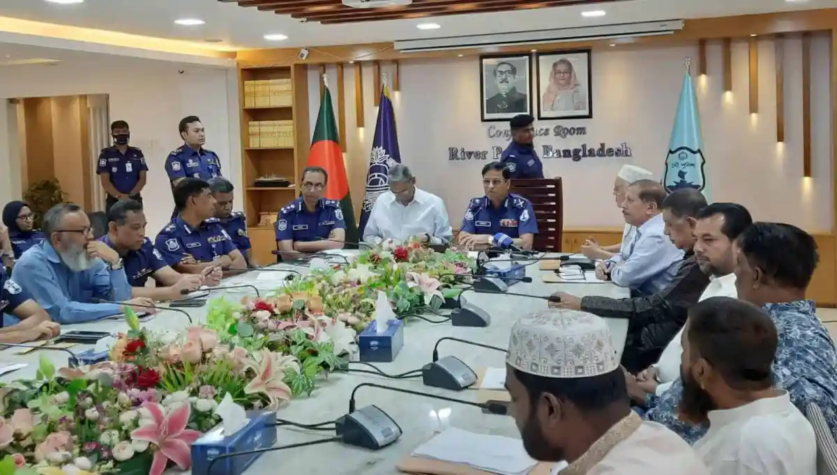 নৌপুলিশের কর্মকর্তাদের সঙ্গে আলোচনা সভা অনুষ্ঠিত. Channel i News - চ্যানেল আই নিউজ
