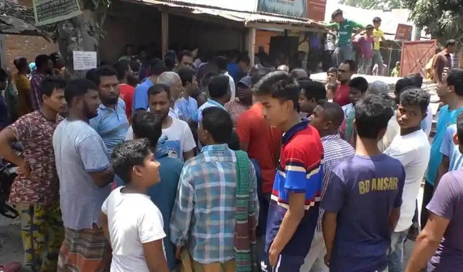 জনসমাগমের মধ্যে মানুষের ভিড়, চ্যানেল আই অনলাইন. Channel i News - চ্যানেল আই নিউজ