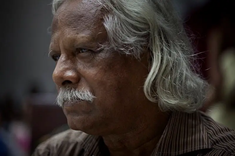 বয়স্ক ব্যক্তি, গুরুতর অসুস্থ, চিন্তিত মুখাবয়ব, বাংলাদেশি পুরুষ. Channel i News - চ্যানেল আই নিউজ