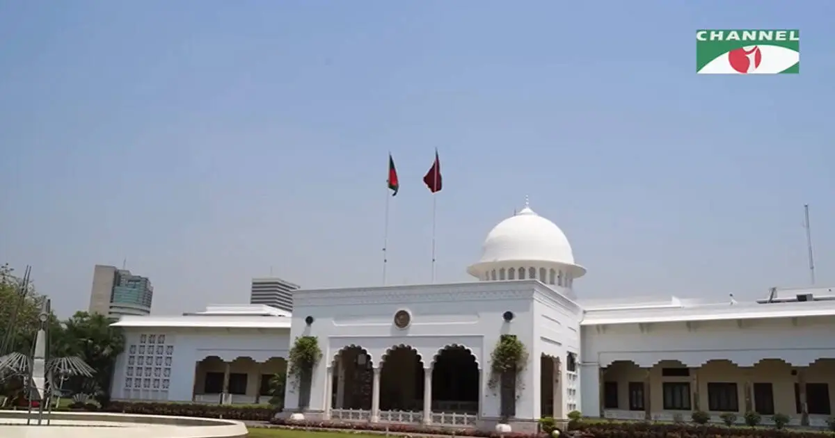জাতীয় সংসদ ভবনের ছবি, সাদা ভবন ও পতাকা উড়ছে. Channel i News - চ্যানেল আই নিউজ
