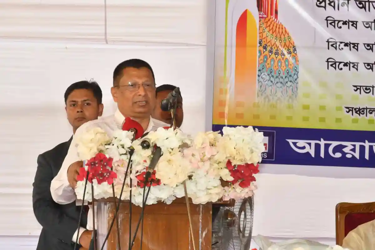 আইজিপি অগ্নিকাণ্ডের ঘটনা তদন্তের জন্য নির্দেশনা দিচ্ছেন. Channel i News - চ্যানেল আই নিউজ