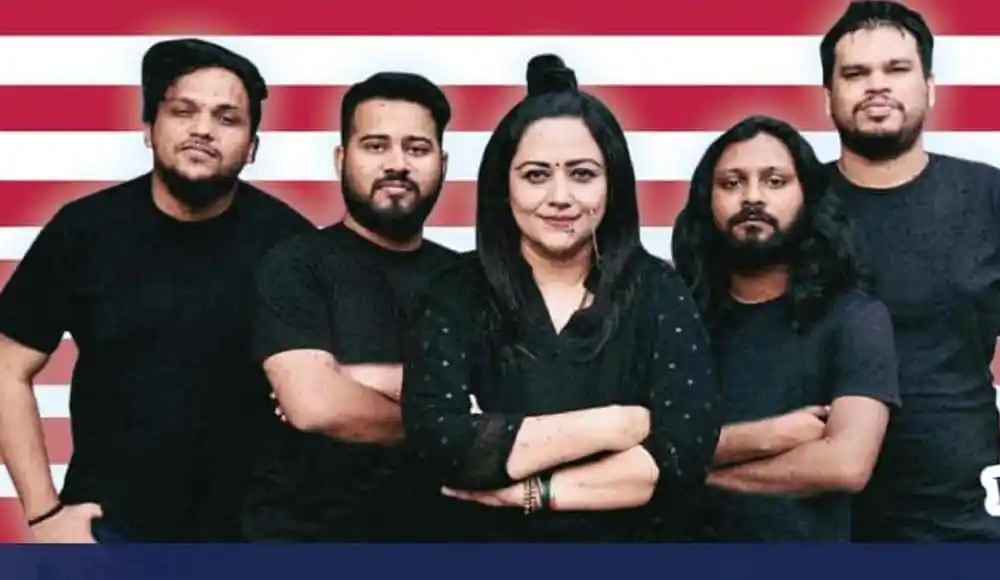 চিরকুট ব্যান্ডের পাঁচ সদস্যের ছবি, সবাই কালো পোশাক পরা. Channel i News - চ্যানেল আই নিউজ