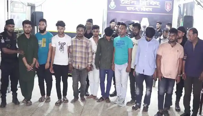 প্রবাসীদের লাগেজসহ সবকিছু কেড়ে নিল তারা, বাংলাদেশি প্রবাসীরা ক্ষোভে ভুগছেন. Channel i News - চ্যানেল আই নিউজ