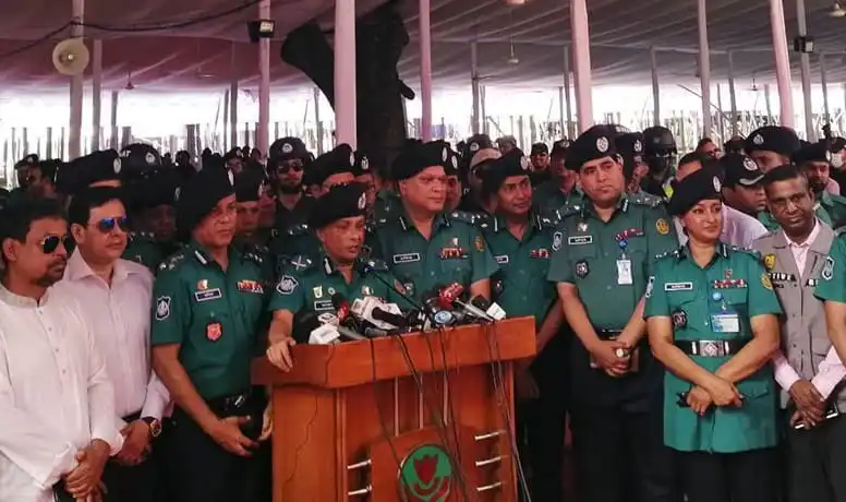 জাতীয় ঈদগাহে চার স্তরের নিরাপত্তা ব্যবস্থা, পুলিশ কর্মকর্তাদের উপস্থিতি. Channel i News - চ্যানেল আই নিউজ