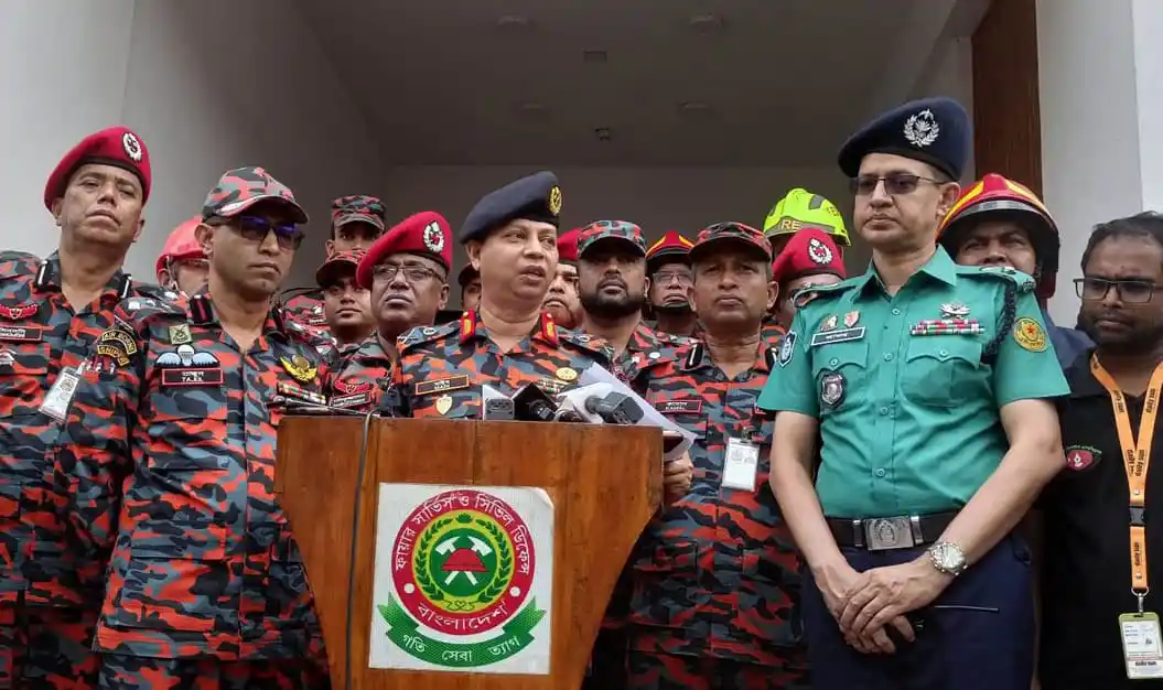 বাংলাদেশের পুলিশ ও র্যাবের উচ্চ পর্যায়ের বৈঠক, নিরাপত্তা ও আইনশৃঙ্খলা বিষয়ক আলোচনা. Channel i News - চ্যানেল আই নিউজ