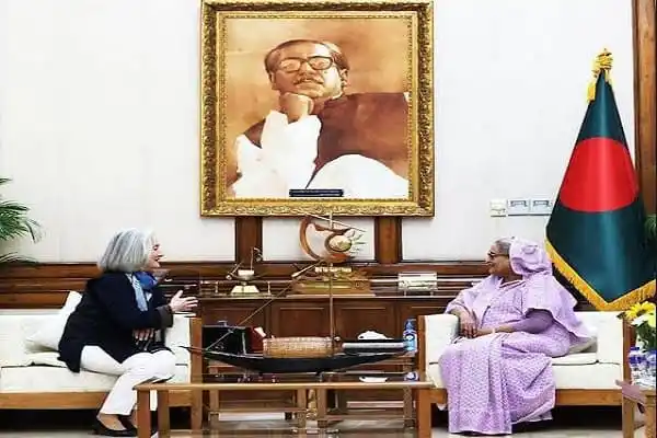 প্রধানমন্ত্রীর সাথে বৈঠকরত দুই নেতা, বাংলাদেশ-ফ্রান্স সম্পর্ক আলোচনা. Channel i News - চ্যানেল আই নিউজ