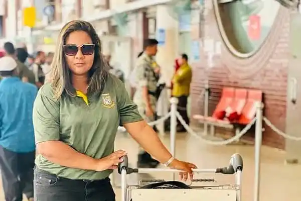 অ্যাম্পায়ারিং করতে দেশের বাইরে অবস্থানরত একজন নারী. Channel i News - চ্যানেল আই নিউজ