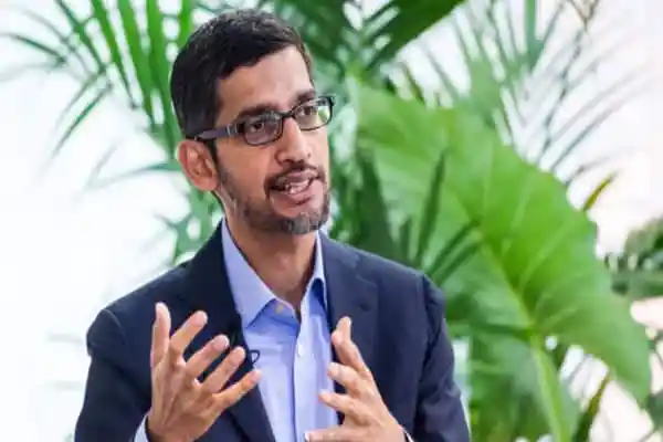 গুগলের সিইও এর সাক্ষাৎকার, তিনি কথা বলছেন এবং gesturing করছেন. Channel i News - চ্যানেল আই নিউজ