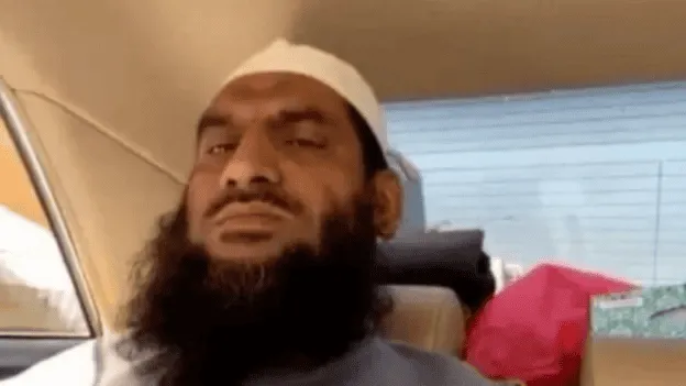 অভিযুক্ত মামুনুল হকের ছবি, আদালত প্রাঙ্গণে সাক্ষ্যগ্রহণের সময়. Channel i News - চ্যানেল আই নিউজ