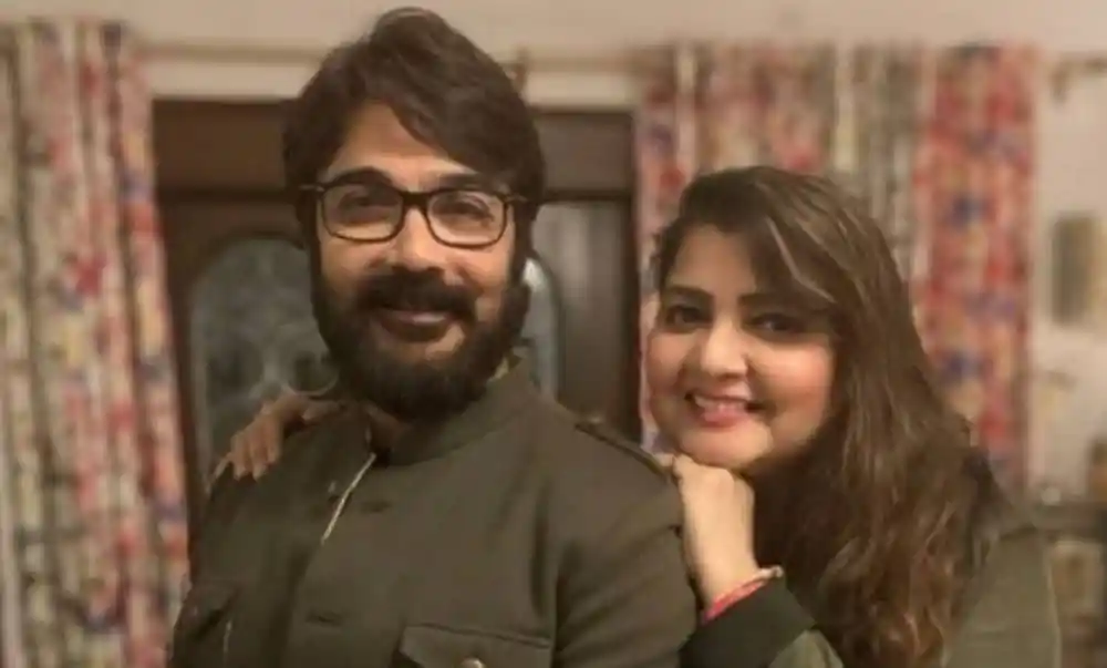 প্রসেনজিতের বোনের সঙ্গে হাস্যোজ্জ্বল ছবি. Channel i News - চ্যানেল আই নিউজ