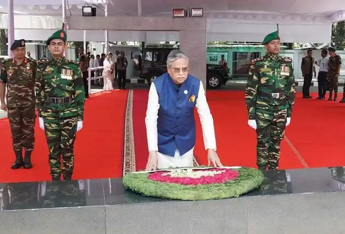 রাষ্ট্রপতি বঙ্গবন্ধুর প্রতিকৃতিতে শ্রদ্ধা নিবেদন করছেন. Channel i News - চ্যানেল আই নিউজ