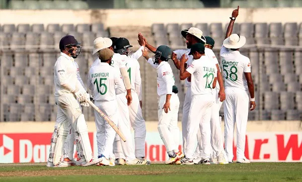 বাংলাদেশ ক্রিকেট দলের খেলোয়াড়রা মাঠে জয়ের উদযাপন করছে।. Channel i News - চ্যানেল আই নিউজ
