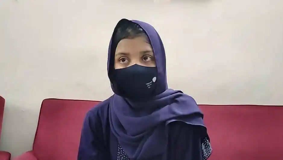মেহেরুন মুখে মাস্ক পরে ভর্তি পরীক্ষায় দেরিতে আসার কারণে বিষন্ন. Channel i News - চ্যানেল আই নিউজ