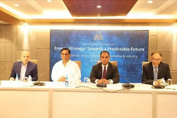 শক্তিশালী আলোচনাসভায় অংশগ্রহণকারী ব্যক্তিরা বসে আলোচনা করছেন. Channel i News - চ্যানেল আই নিউজ
