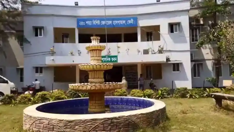 চ্যানেল আই অনলাইন অফিস ভবনের সামনে ফোয়ারা ও গাছপালা. Channel i News - চ্যানেল আই নিউজ