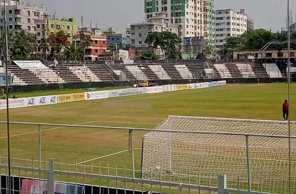 ঢাকার স্টেডিয়ামে ফুটবল ম্যাচের জন্য প্রস্তুত মাঠ ও দর্শক গ্যালারি. Channel i News - চ্যানেল আই নিউজ