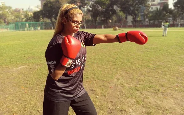 মেয়েরা স্কুলে আত্মরক্ষার কৌশল শিখছে, boxing gloves পরা. Channel i News - চ্যানেল আই নিউজ