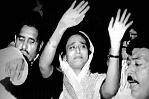 বাংলাদেশের রাজনৈতিক নেত্রী গণতান্ত্রিক আন্দোলনে অংশগ্রহণ করছেন. Channel i News - চ্যানেল আই নিউজ
