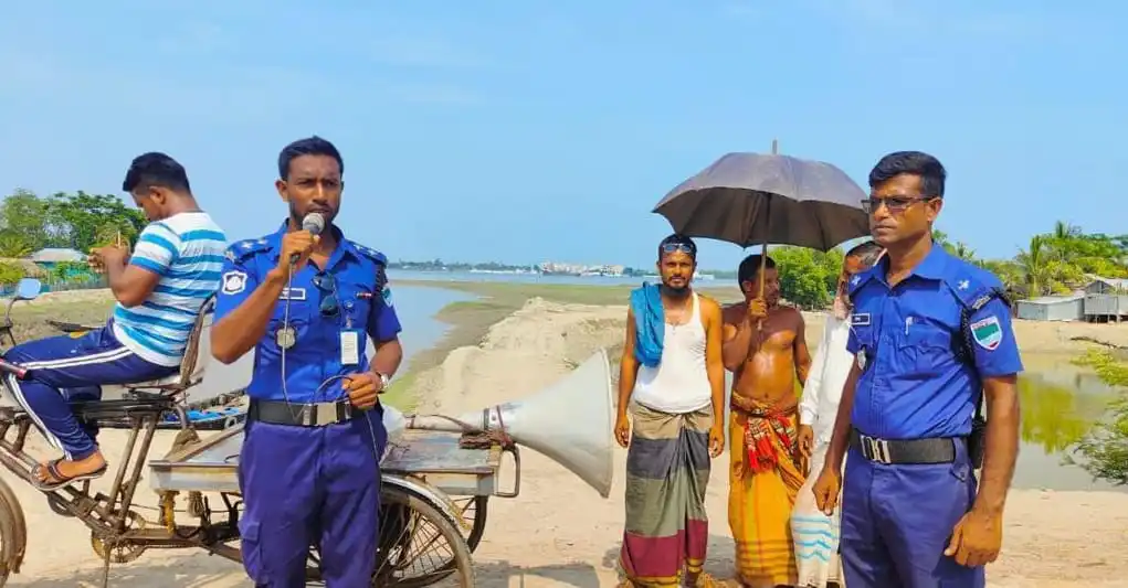 নিরাপত্তা বাহিনী নদী তীরবর্তী এলাকায় নিরাপত্তা কার্যক্রম পরিচালনা করছে. Channel i News - চ্যানেল আই নিউজ
