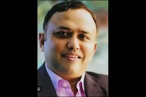 বাংলাদেশি ব্যক্তির পোর্ট্রেট, পেশাদার পোশাক পরিহিত. Channel i News - চ্যানেল আই নিউজ